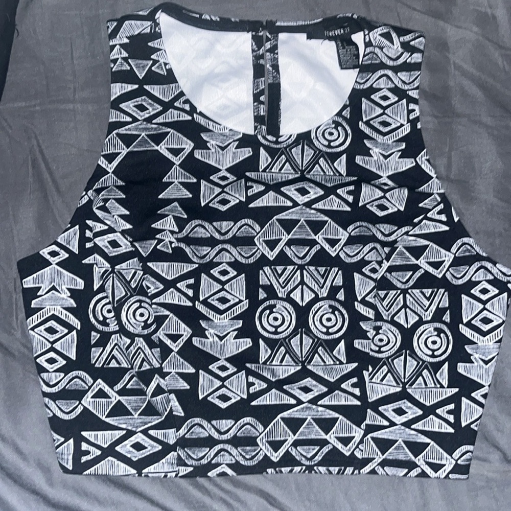 Forever 21 White & Black Patterned Crop Top - Size Small